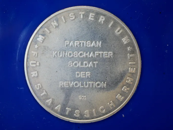 MfS Ministerium für Staatssicherheit - Geschenk Medaille Fritz Schmenkel in 500er Silber