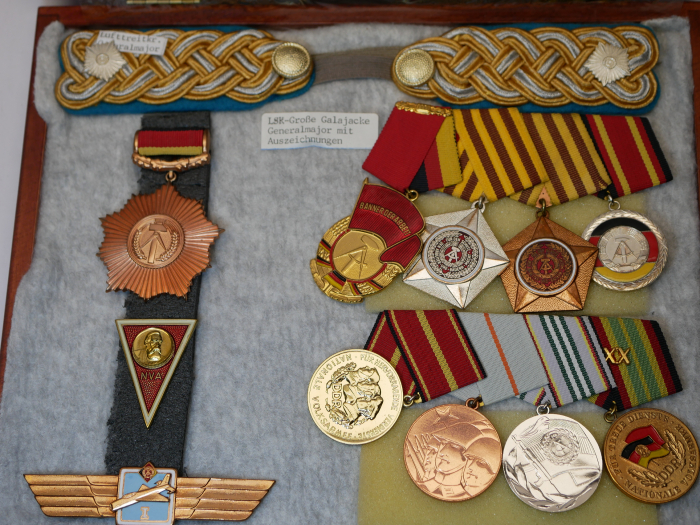 DDR NVA LSK Luftstreitkräfte Schulterstücke Generalmajor + Set Auszeichnungen / Orden für die Galajacke