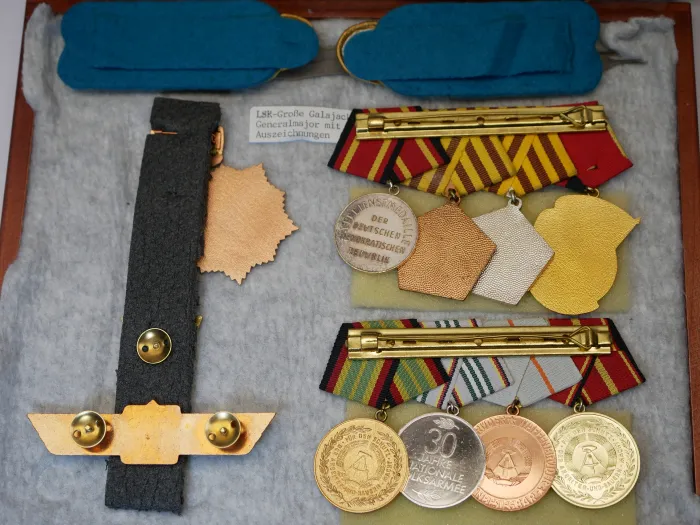 DDR NVA LSK Luftstreitkräfte Schulterstücke Generalmajor + Set Auszeichnungen / Orden für die Galajacke
