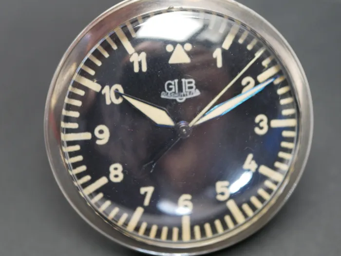 DDR NVA Taschenuhr - Äußerst seltene GUB Glashütter Beobachtungsuhr mit schwarzem Zifferblatt im Etui
