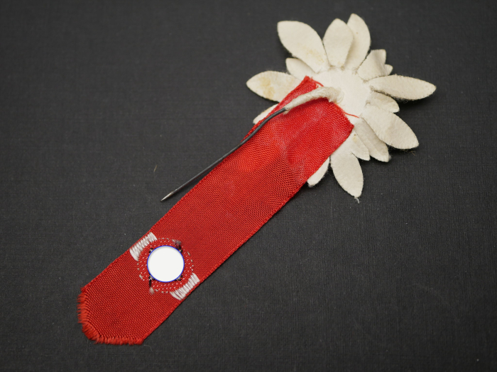 Textil Abzeichen - Blume / Banner mit HK - Tag der Arbeit