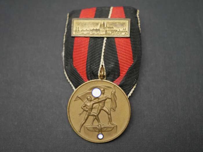 Sudetenland Medal (Commemorating 1 October 1938) with Prague Castle Bar on a single-medal ribbon bar