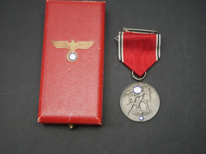 Commemorative Medal for the 13 March 1938 Anschluss of Austria, in case of issue