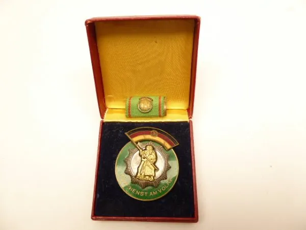 Medal "Badge of Honor of the German People's Police" flag with coat of arms + interim clip in a case