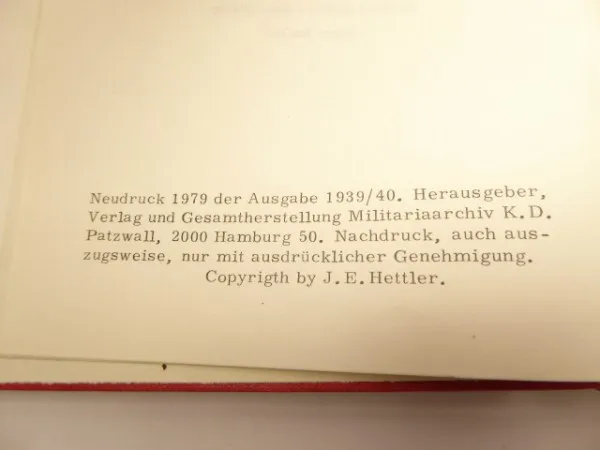 Uniformen der Deutschen Wehrmacht einschließlich Ausrüstung und Seitenwaffen