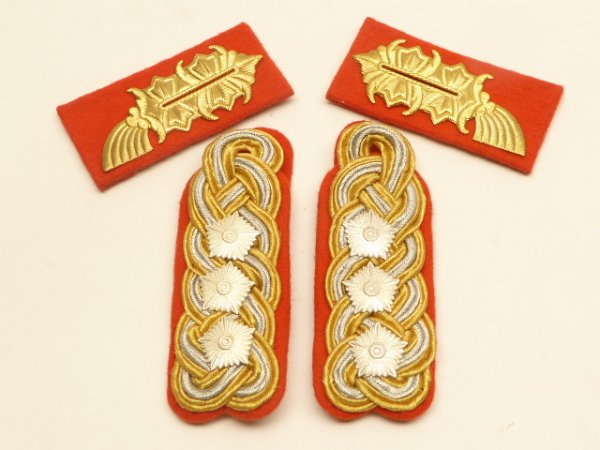 Pair of shoulder pieces + collar patch Colonel General LSK of the NVA / MfS