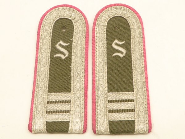 Pair of shoulder pieces for officers 'officers' tanks 3rd year of study, embroidered version