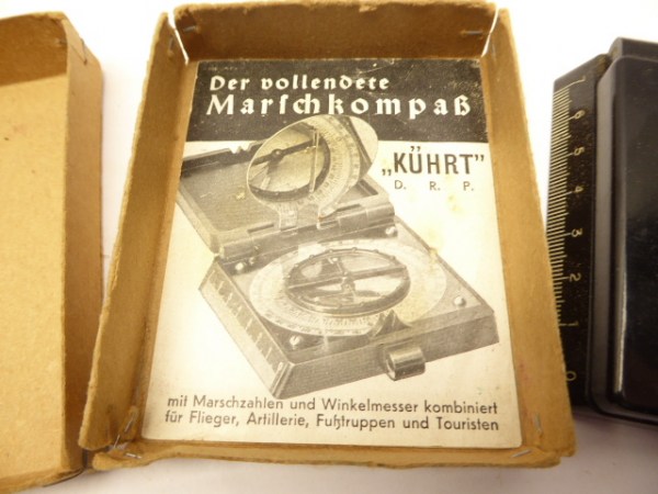 Der vollendete Marschkompaß "KÜHRT" D.R.P. - Kompass + Anleitung + Schachtel