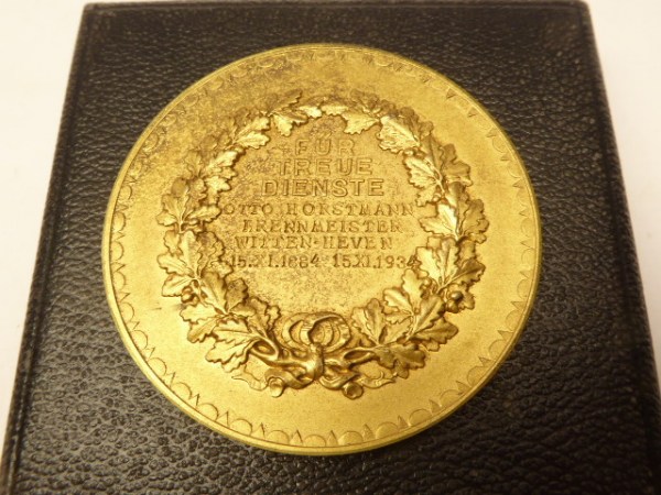 Medal - Association of grain distillery owners & pressed yeast manufacturers in Germany in a case