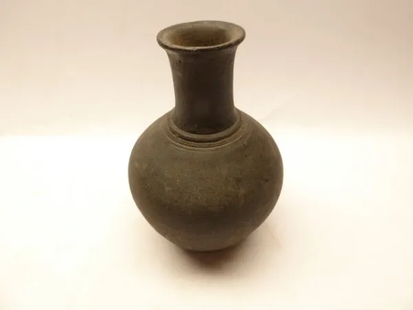 Vase or storage jar, Ankor period 12th / 13th century