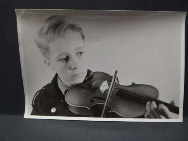 Photo HJ - "Hitler boy playing the violin" - Propaganda Department Stuttgart