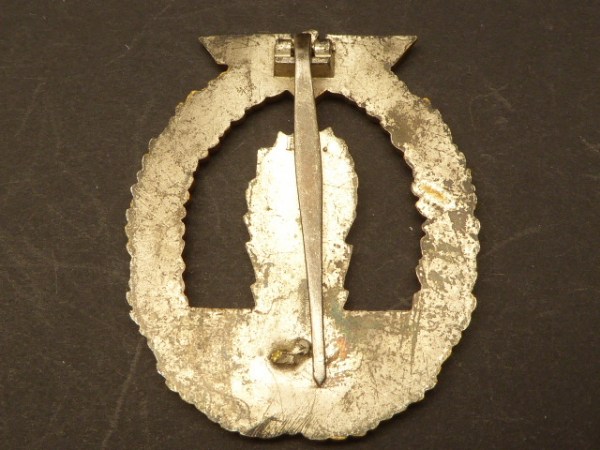 Minesweeper war badge with manufacturer RK, non-ferrous metal with polished edges