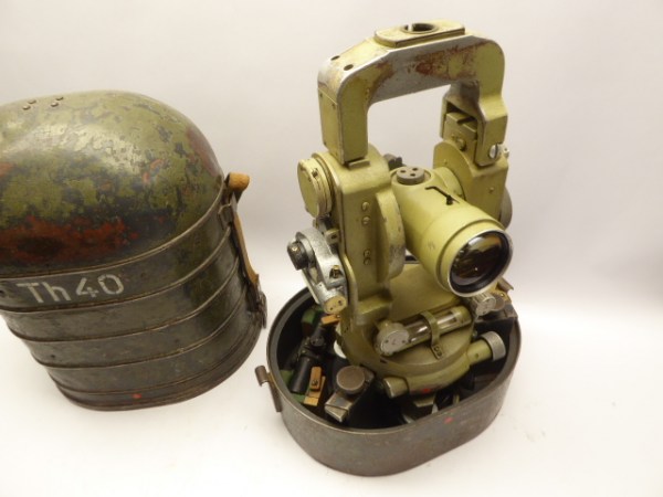 Th 40 theodolite with manufacturer code cme and serial number 233983 in the box