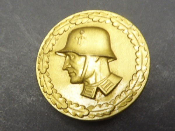 WHW badge - soldier with steel helmet