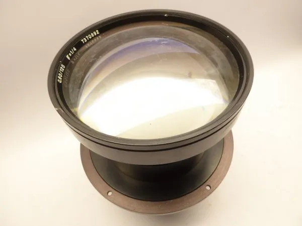 Very large lens - 0.80 / 125 ß` = 1/4 7370892 - 16.5 kg