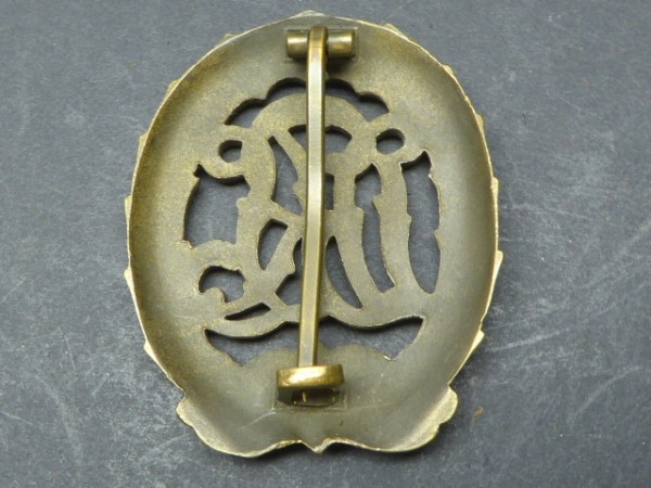 Sports badge in bronze, without manufacturer