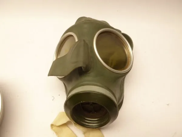 Reichsluftschutzbund, gas mask with a very rare linen bag