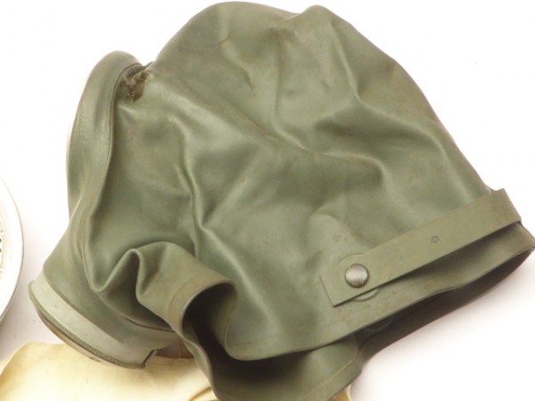 Reichsluftschutzbund, gas mask with a very rare linen bag