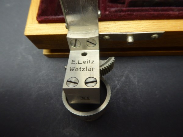 Microscope stand - Berek’s rotary compensator E. Leitz Wetzlar No 260 in a case