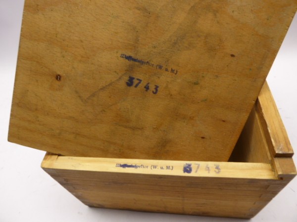Compass W. Bollwinkel Bremerhaven in box - with inscription Waffeninspektor (W and M) 3743
