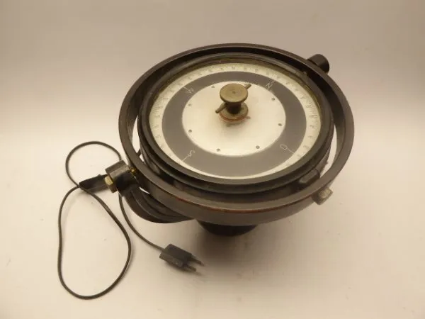 Kriegsmarine compass with manufacturer Steger jr. Kiel