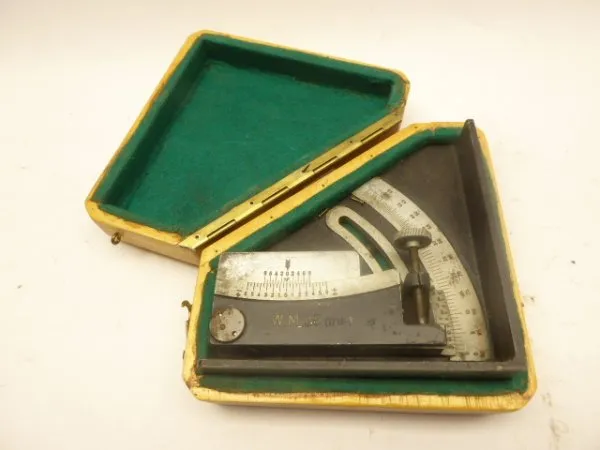 Wehrmacht artillery protractor W.M.35 in a box with manufacturer bvu