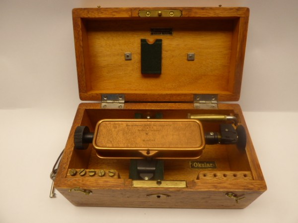 Max Hildebrand Freiberg / Saxony - portable declinatorium in a box around 1925