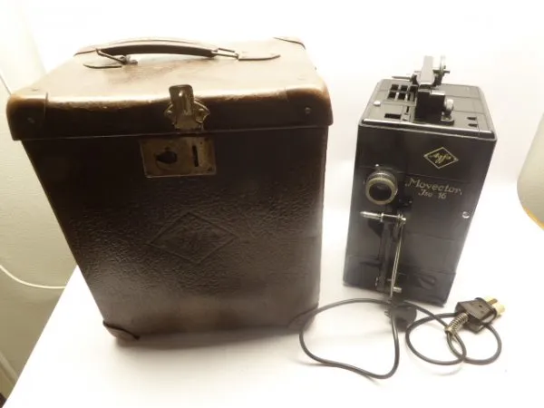 30s projector - Agfa Movector Iso 16 in a case