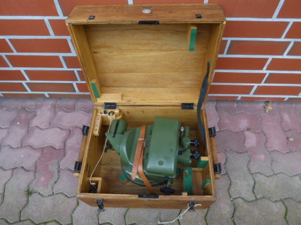 VEB Freiberger precision mechanics - balloon theodolite with accessories in the box