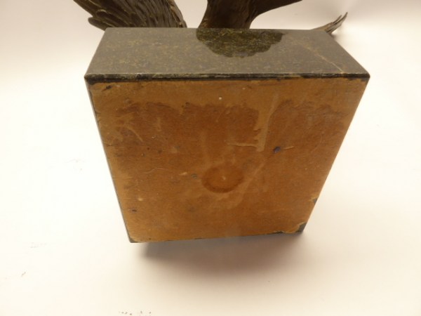 Bronze eagle with plaque "The MG specialists their lieutenant 1941"