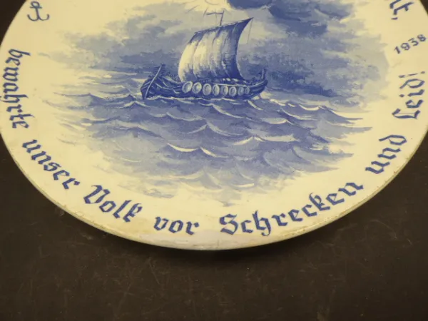 Souvenir - plate 1938 - a strong leader in stormy times - ceramics