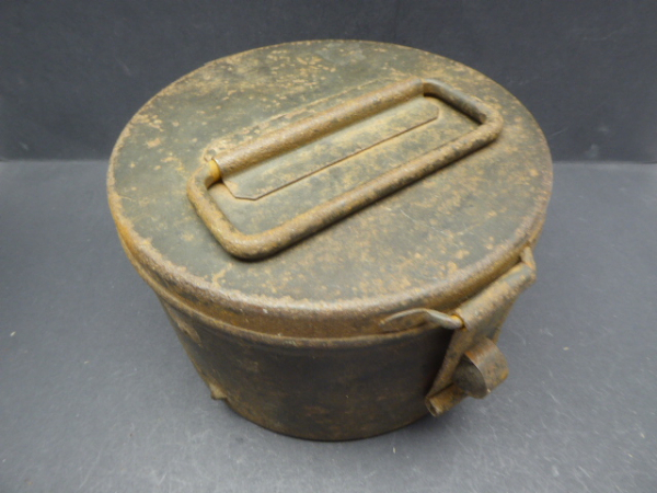 Army - Unknown large metal box with manufacturer dqg