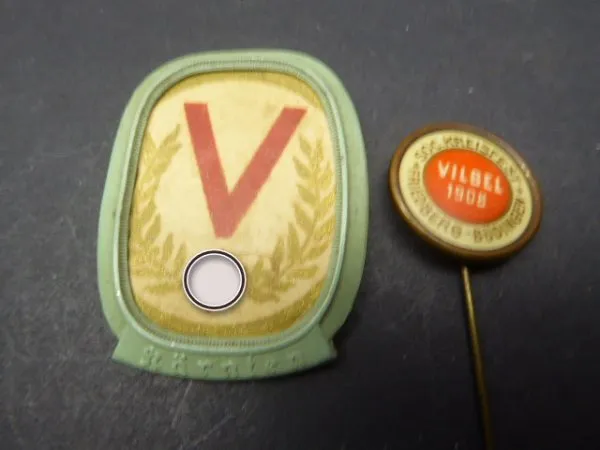 2 badges - Vilbel / Carinthia