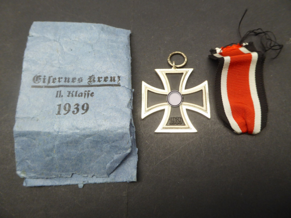 EK2 Eisernes Kreuz 2.Klasse 1939 am Band + Tüte mit Hersteller 100 (Rudolf Wächtler & Lange, Mittweida) Mint