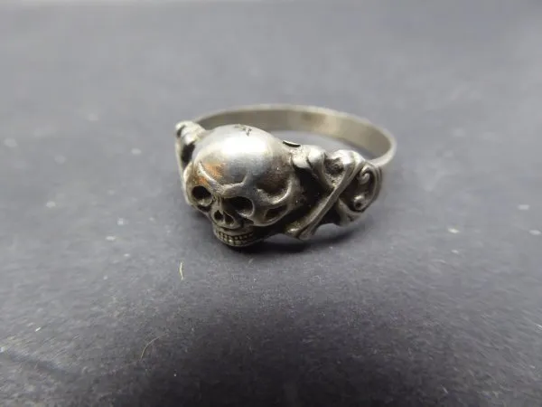 Totenkopf Kantinenring 835er Silber