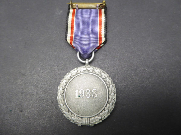 Medaille - Luftschutz-Ehrenzeichen 2.Stufe am Band, Aluminium