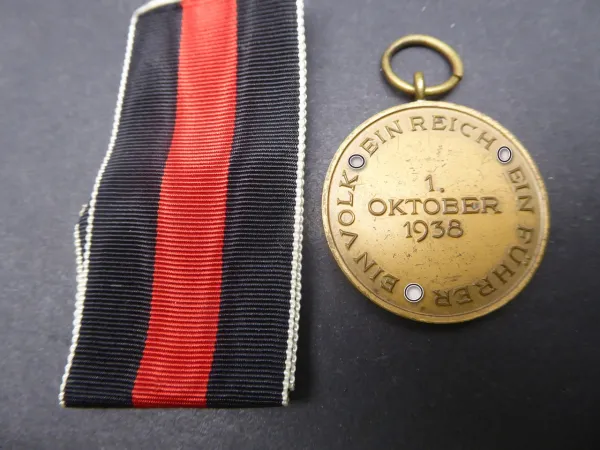 Sudetenlandmedaille am Band