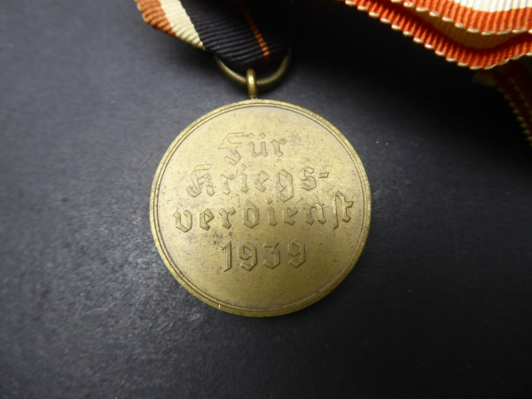 Medaille für Kriegsverdienst 1939 am Band