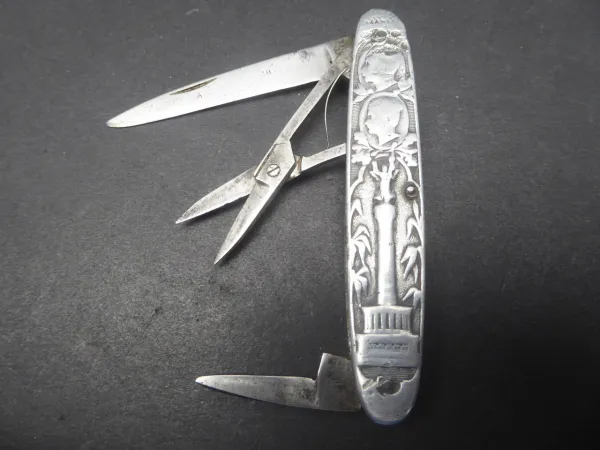 Patriotic pocket knife