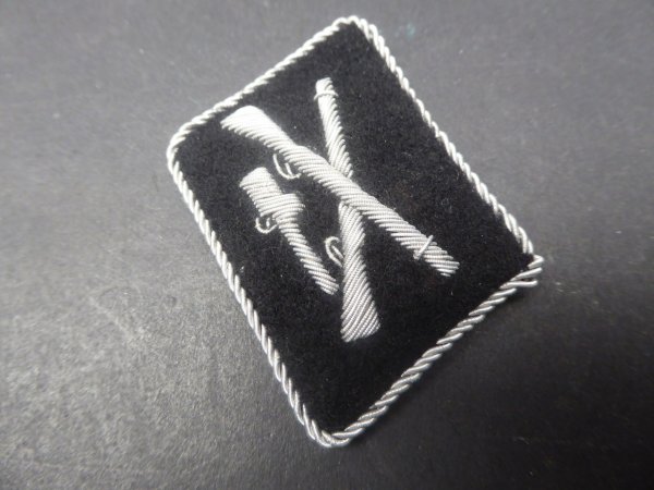 Collar tabs for special units - Weapons Technical Training Institute