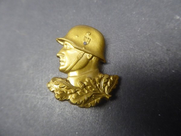 Badge - WHW soldier with steel helmet