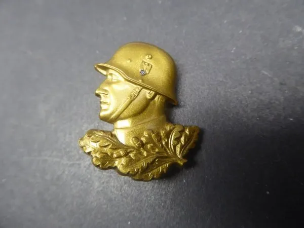 Badge - WHW soldier with steel helmet