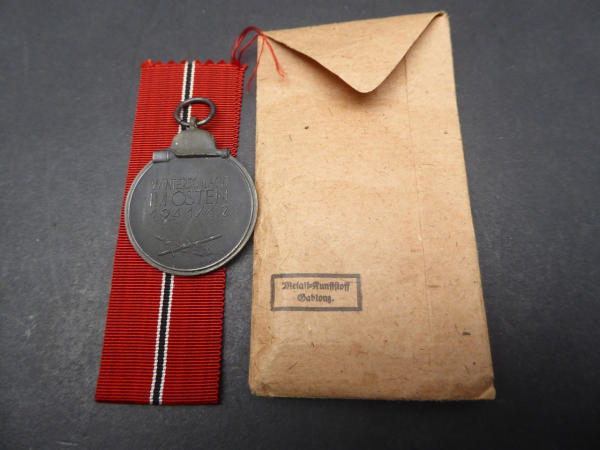 Orden - Winterschlacht im Osten am Band mit Hersteller 127 + Tüte Metall Kunststoff Gablonz