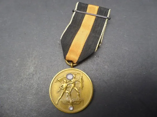 Sudetenlandmedaille am Band