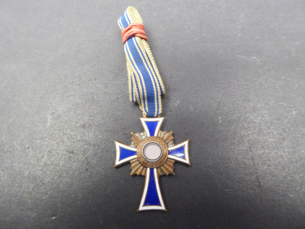 Mother's cross in bronze on a ribbon