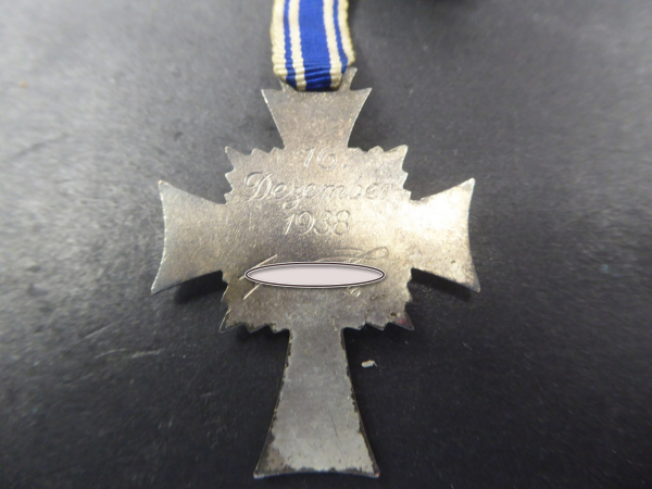 Mutterkreuz in Silber am Band