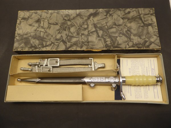 GDR NVA army service dagger with hanger + guarantee certificate from 1977 in box, matching numbers