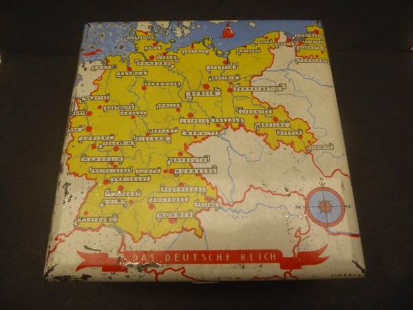 Large lithographed tin with the borders from ca. 1935