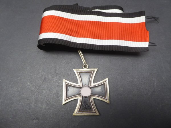 RK Knight's Cross of the Iron Cross on ribbon, three-piece magnetic, marked 800