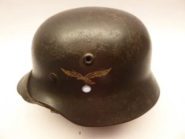 LW Luftwaffe Stahlhelm M40 mit einem Emblem